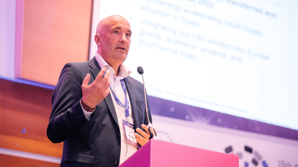 Speaker presenting on SaRNA, Circular RNA and next‑generation RNA therapeutics at event